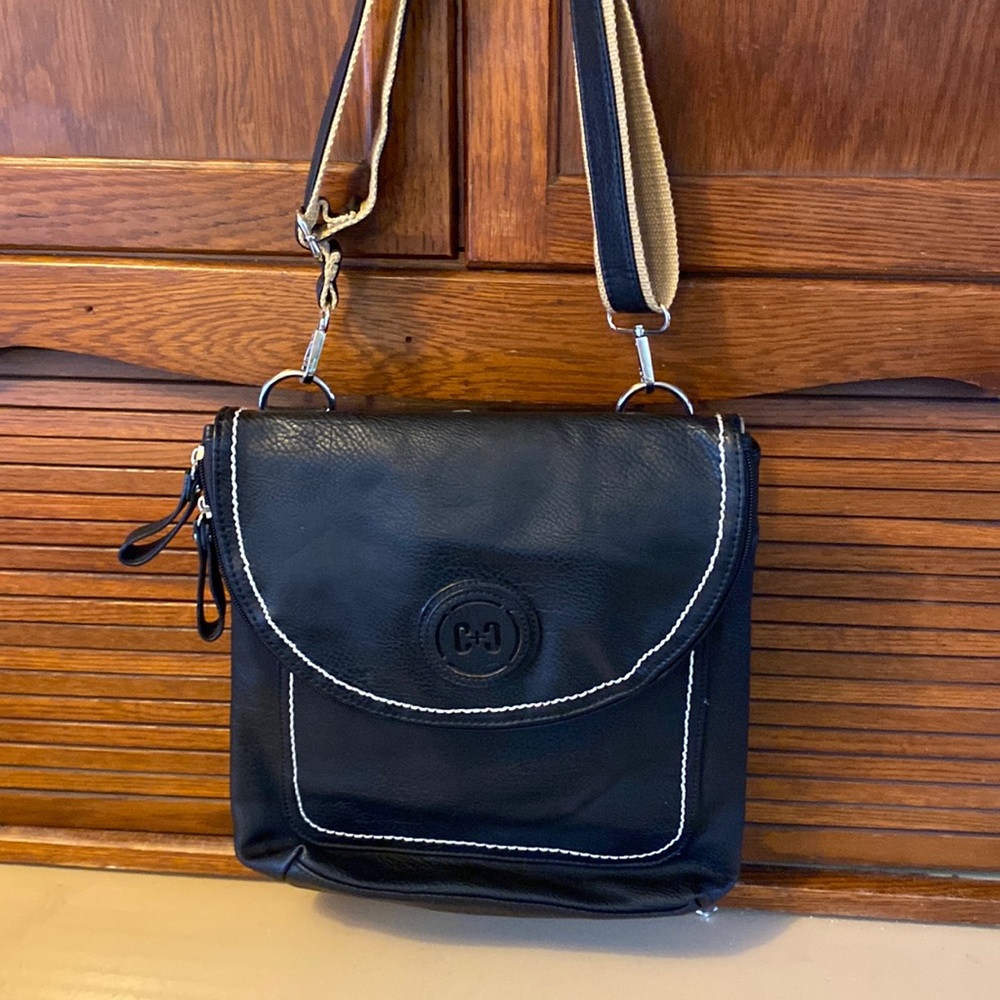 Very cute black bag